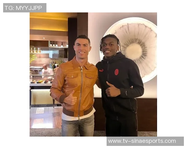 C罗身着西装出席白宫晚宴与美国防长亲密合影引发热议